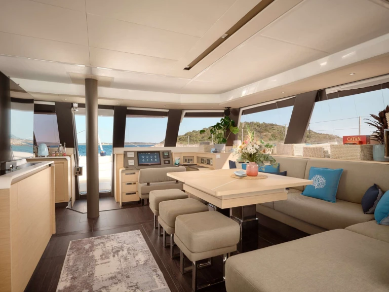 Hire Luxury Yacht Fountaine Pajot with a boat licence