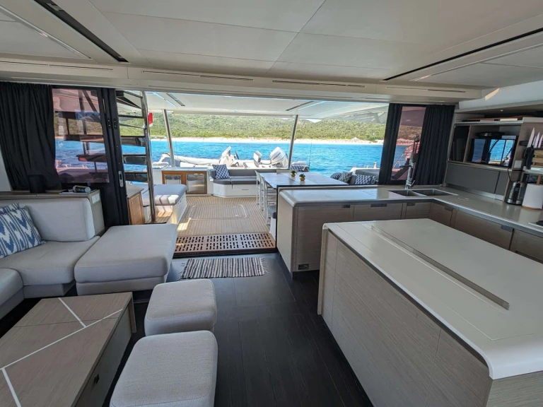 Hire a Fountaine Pajot INSPIRANTE Naples