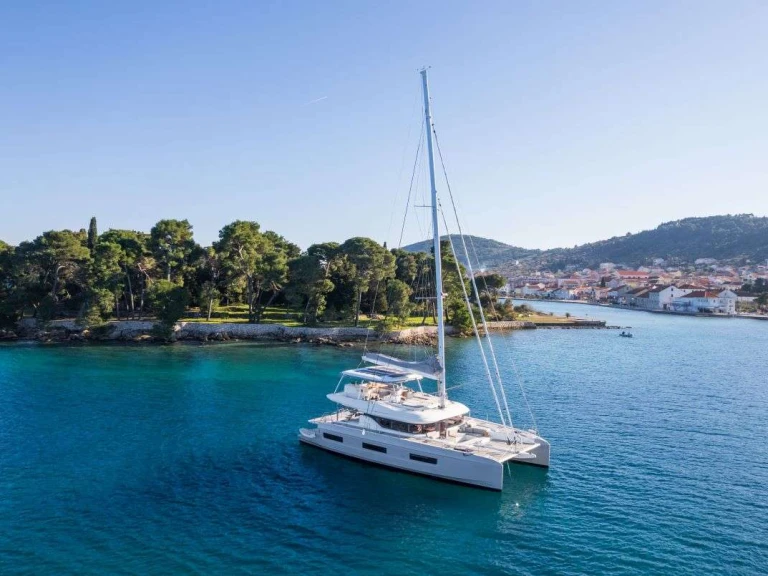 Hire Luxury Yacht with or without skipper Lagoon Split
