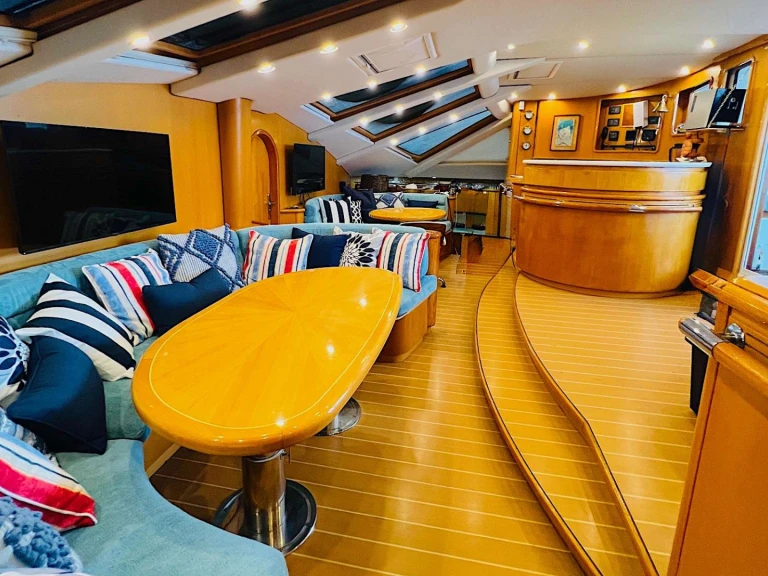 Hire Luxury Yacht Privilege with a boat licence