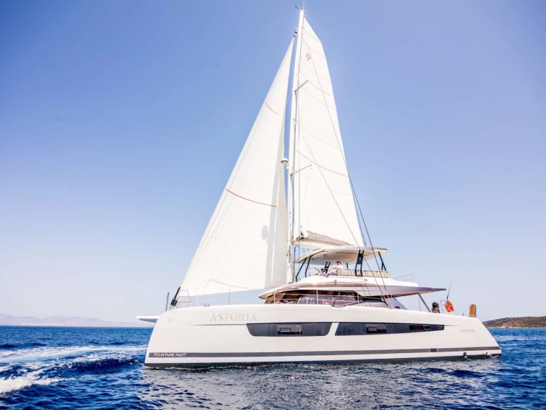 Hire Luxury Yacht Fountaine Pajot with a boat licence