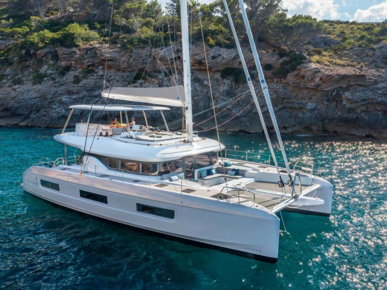 Hire Luxury Yacht with or without skipper Lagoon Road Town