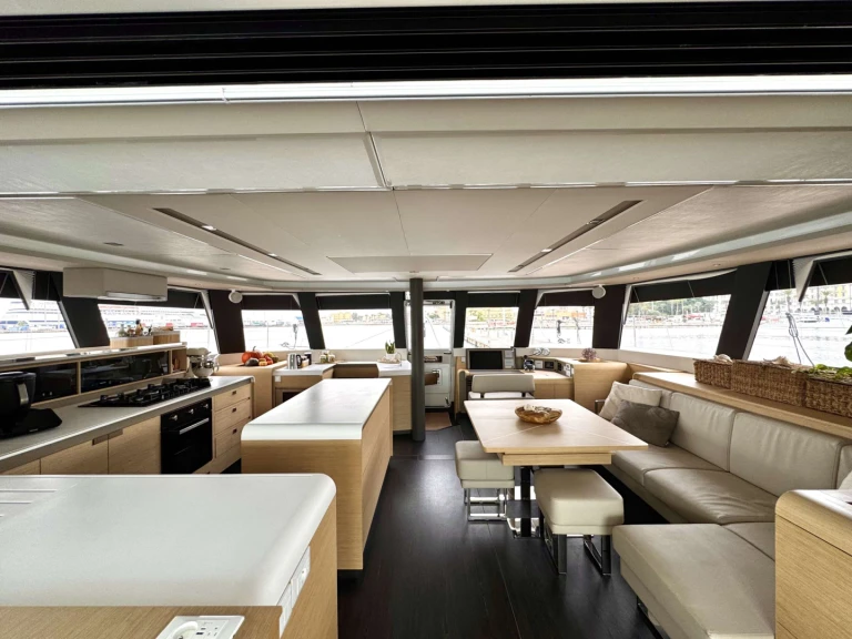 Luxury Yacht to hire British Virgin Islands (BVI) at the best price