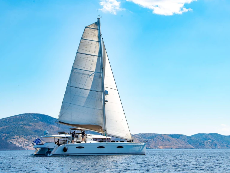 Hire Luxury Yacht Fountaine Pajot with a boat licence