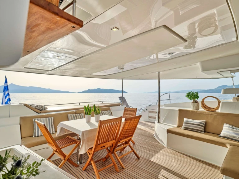 Luxury Yacht hire in Néa Péramos - Fountaine Pajot HIGH FIVE