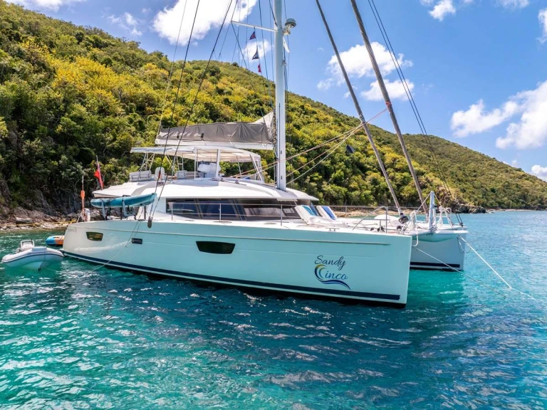Luxury Yacht to hire British Virgin Islands (BVI) at the best price