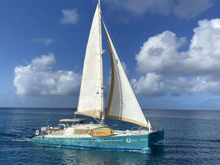 Charter a Simonis QUEST in Newport on Samboat