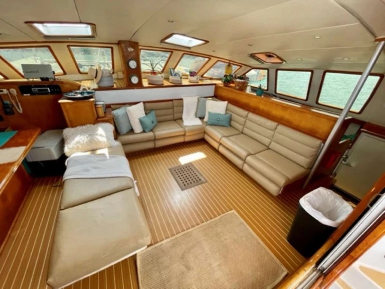 Hire Luxury Yacht with or without skipper Simonis Newport