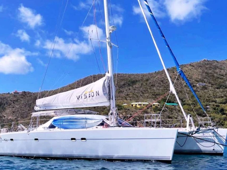 Hire Luxury Yacht Lagoon with a boat licence