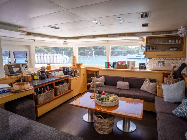 Hire a Lagoon BLUEWINDS British Virgin Islands (BVI)