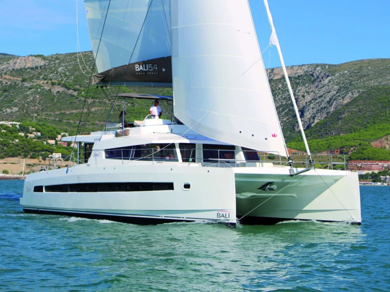Hire Luxury Yacht Bali with a boat licence