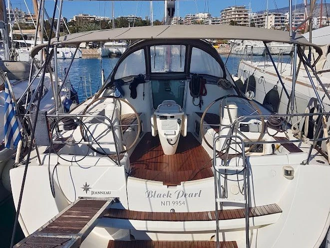 Sailboat hire in Alimos - Jeanneau Sun Odyssey 42i