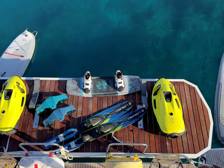Hire Luxury Yacht with or without skipper Lagoon Piraeus