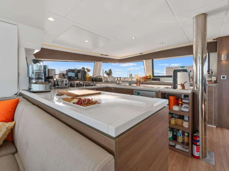 Hire Luxury Yacht with or without skipper Bali Bahamas