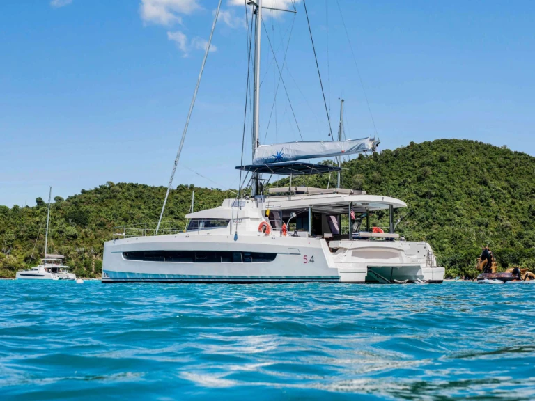 Luxury Yacht to hire British Virgin Islands (BVI) at the best price