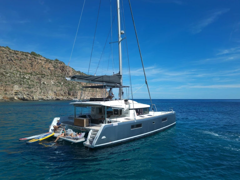 Luxury Yacht to hire Staniel Cay at the best price