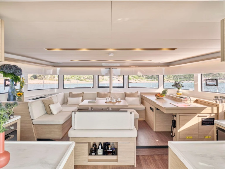 Yacht hire Athens cheap EFKRATI