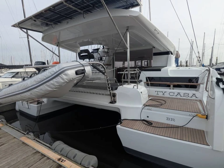 Charter a Lagoon Lagoon 43 in Bonifacio on Samboat