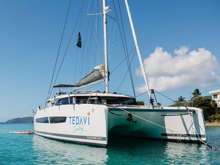Hire Luxury Yacht Fountaine Pajot with a boat licence