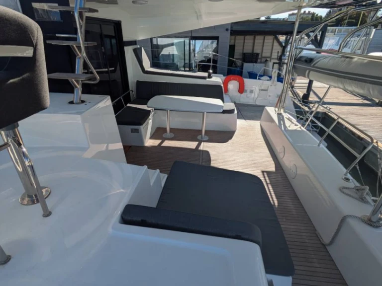 Yacht charter Bonifacio - Lagoon Lagoon 42 on SamBoat
