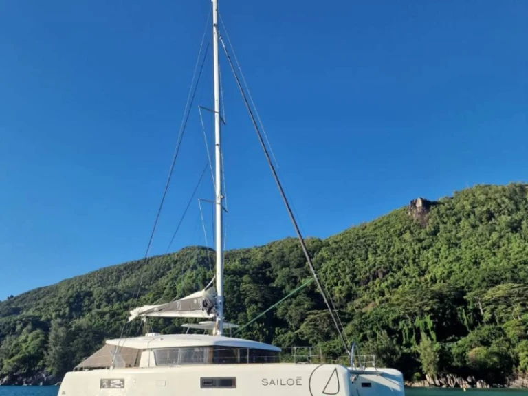 Hire Catamaran with or without skipper Lagoon Bonifacio