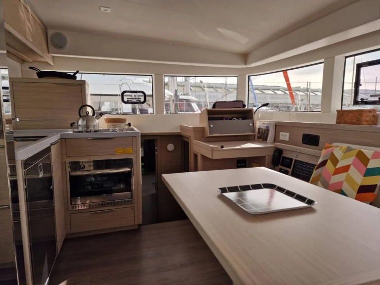 Yacht hire Bonifacio cheap Lagoon 40