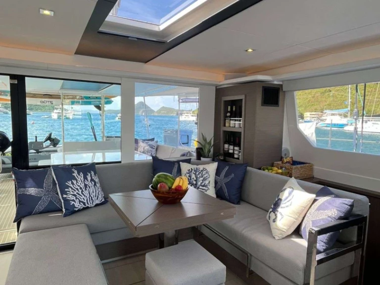 Hire Luxury Yacht Leopard with a boat licence