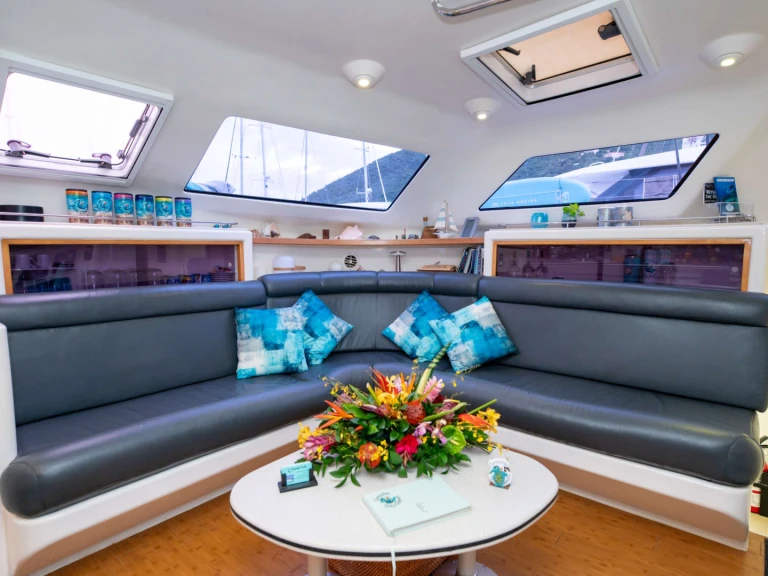 Hire Luxury Yacht Voyage with a boat licence