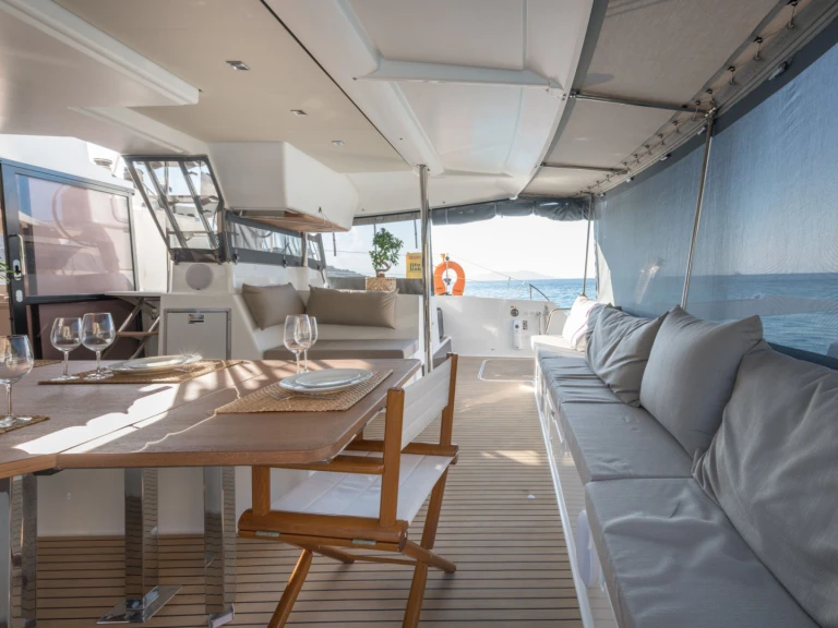 Luxury Yacht hire in Piraeus - Fountaine Pajot PI 2