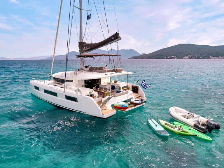Hire Luxury Yacht with or without skipper Lagoon Piraeus