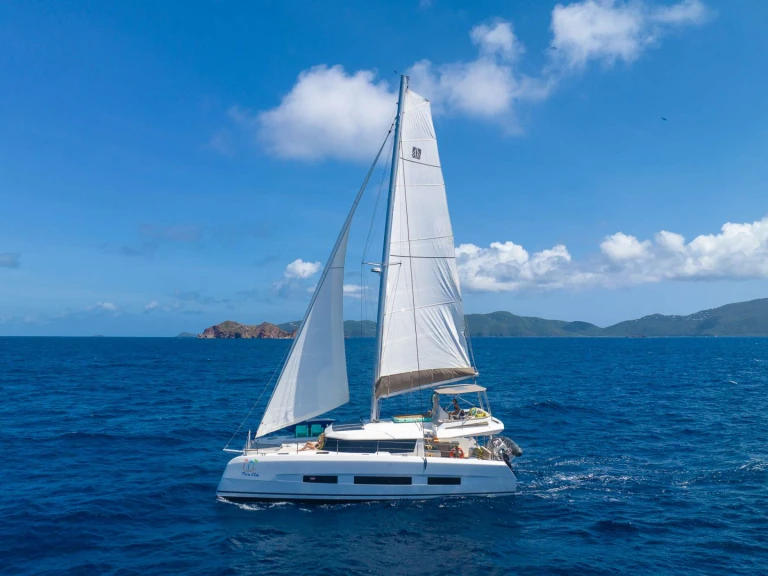 Hire Luxury Yacht Dufour with a boat licence