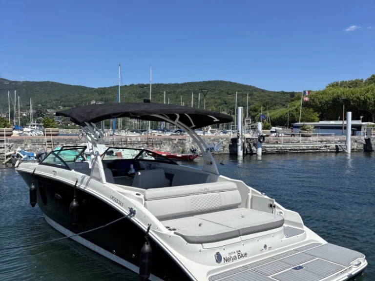 Hire Motorboat Sea Ray with a boat licence