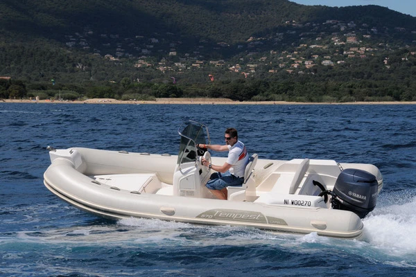 Hire RIB Capelli with a boat licence