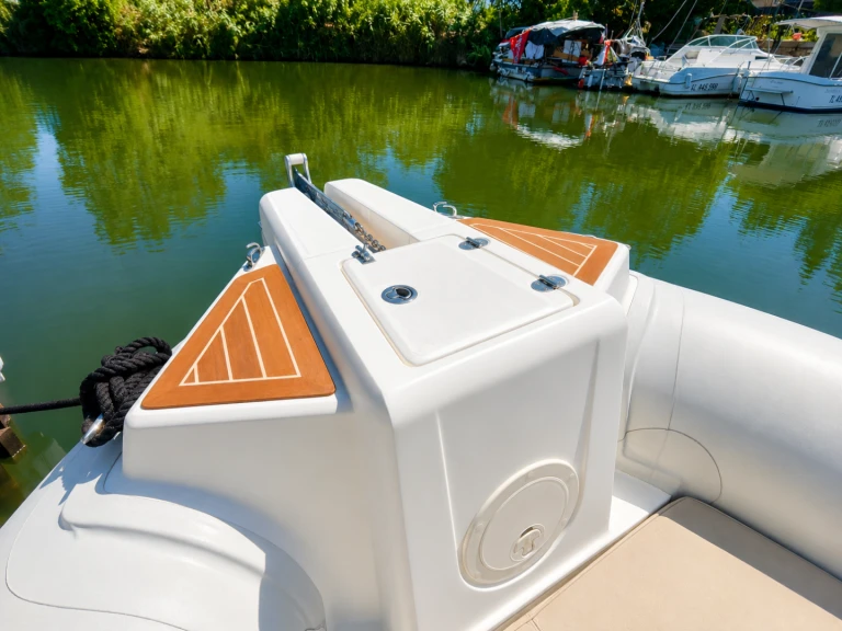 Yacht charter Mandelieu-la-Napoule - Capelli Tempest 770 on SamBoat