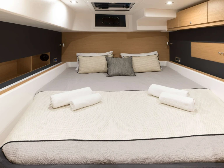 Luxury Yacht to hire Préveza at the best price