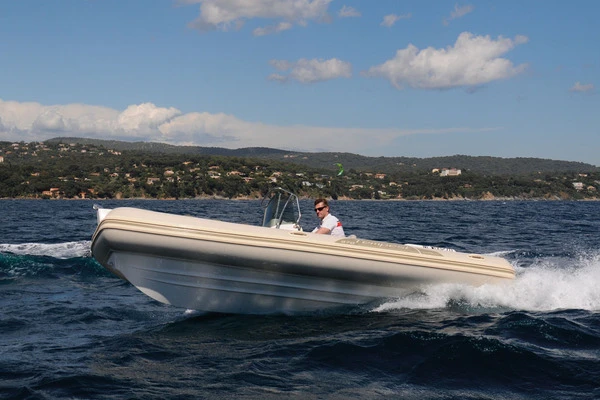 Hire RIB Capelli with a boat licence