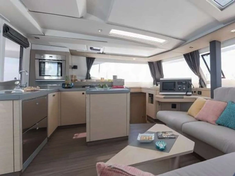Luxury Yacht to hire Caribbean at the best price