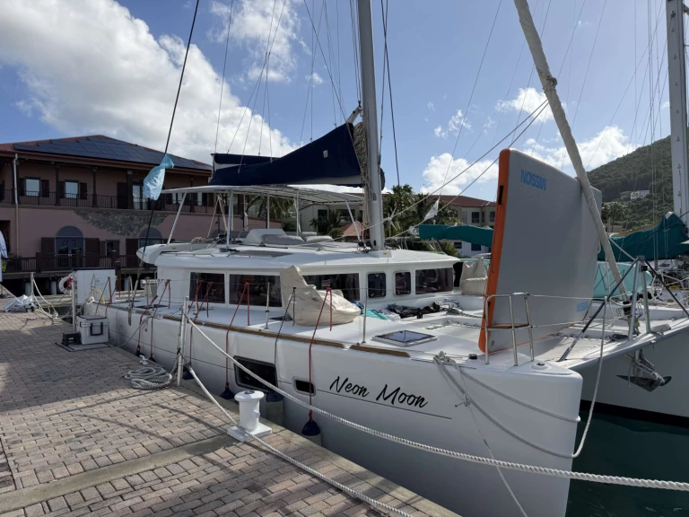 Charter a Lagoon NEON MOON in Tortola on Samboat