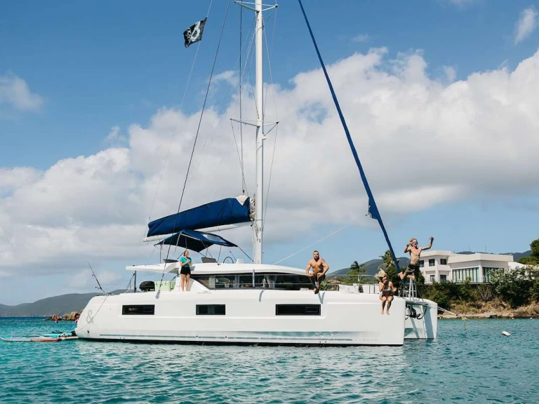 Luxury Yacht to hire British Virgin Islands (BVI) at the best price