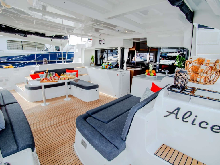 Luxury Yacht hire in Athens - Lagoon ALICE