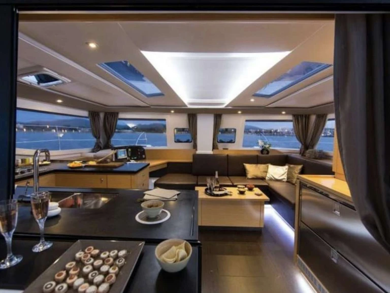 Hire Luxury Yacht Fountaine Pajot with a boat licence