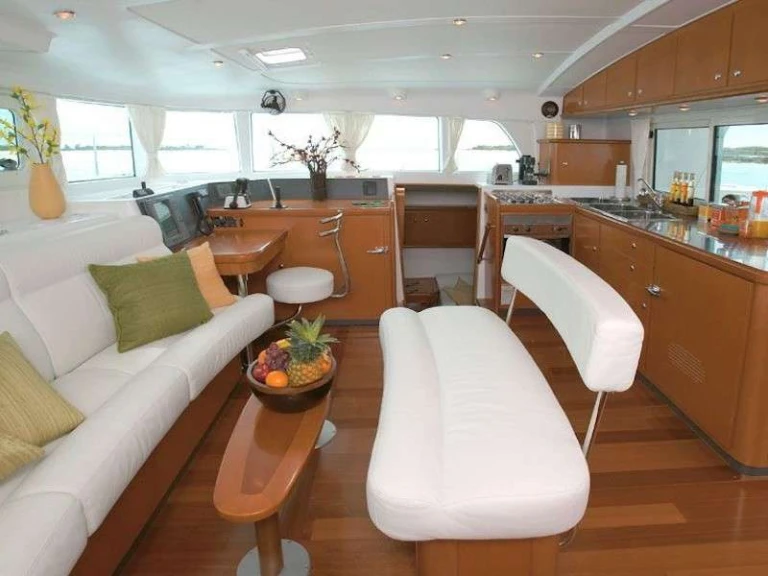 Yacht hire Road Town cheap ALIZE'
