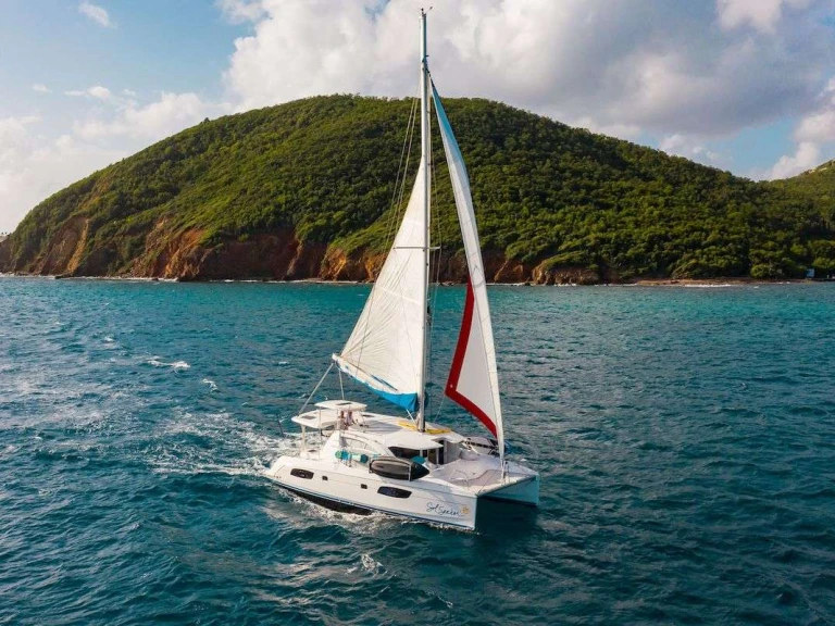 Hire Luxury Yacht Leopard with a boat licence