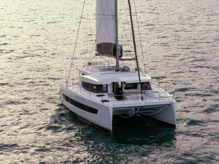 Hire Luxury Yacht Bali with a boat licence