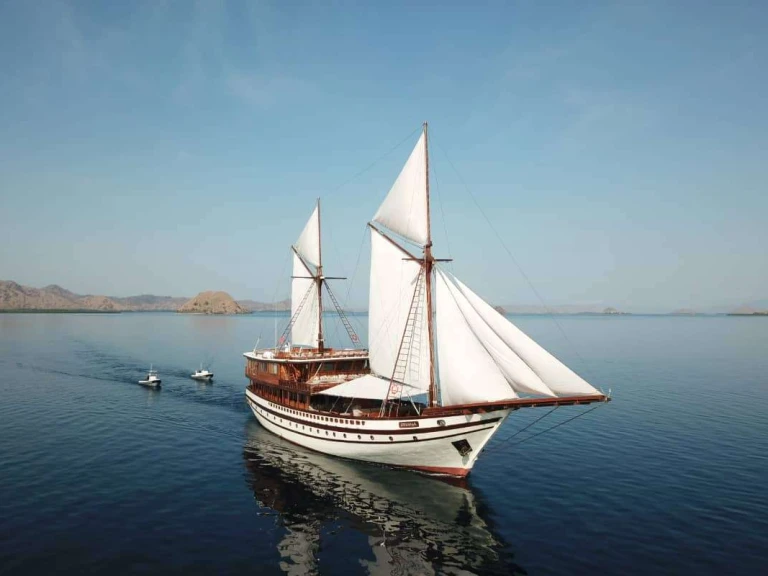 Hire a  Prana by Atzaro Labuan Bajo