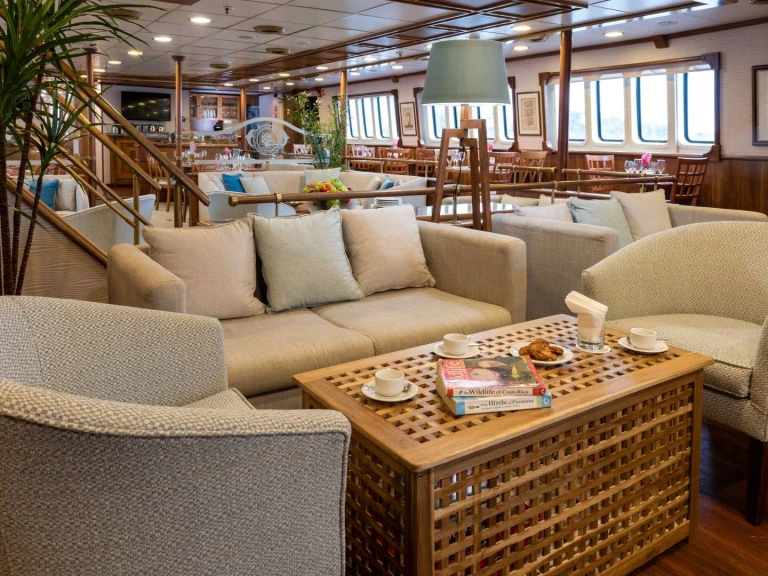 Charter a Custom Panorama in Athens on Samboat