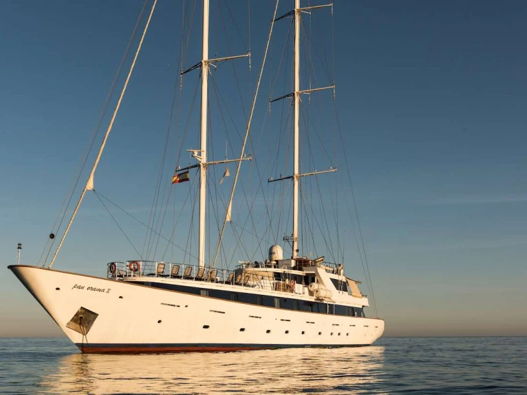Hire Luxury Yacht with or without skipper Custom Papeete