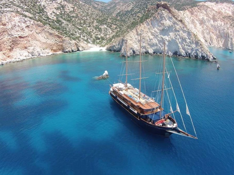 Luxury Yacht to hire Athens at the best price