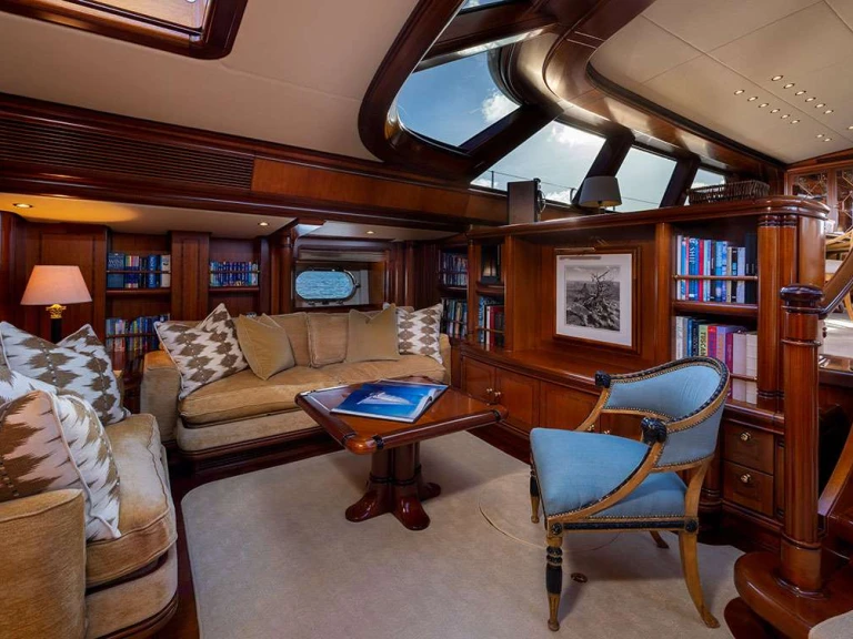 Hire Luxury Yacht Royal Huisman with a boat licence