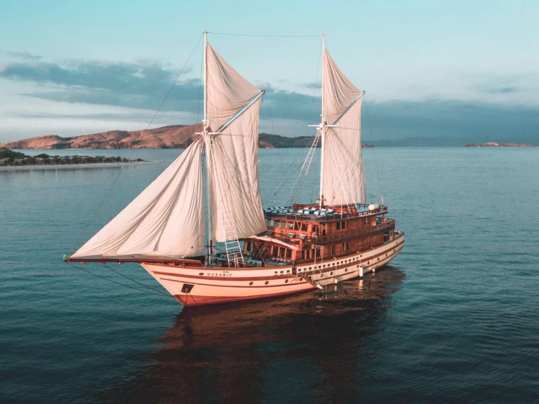 Charter a  THE MAJ OCEANIC in Labuan Bajo on Samboat